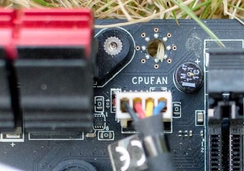 اتصال کانکتور 4 پین خنک کننده به سوکت CPU Fan‌بر روی مادربرد