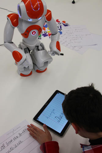 یک روبات کوچک که اعتماد به نفس کودکان را بالا می‎برد