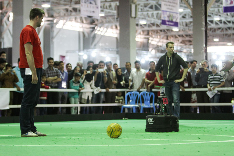 روز پرهیجان رقابت روبات‌های فوتبالیست