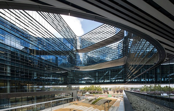 عکس و فیلم ساختمان جدید زیبا و عجیب سامسونگ در دره سیلیکون را ببینید!