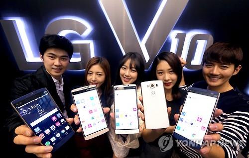 گالری عکس: نگاهی به  V10، هیولای جدید ال‌جی که دو صفحه‌نمایش دارد