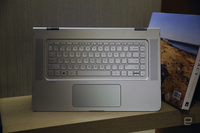 گالری عکس CES 2016: نوت‌بوک رده بالای اسپکتر x360 با صفحه‌نمایش 4K