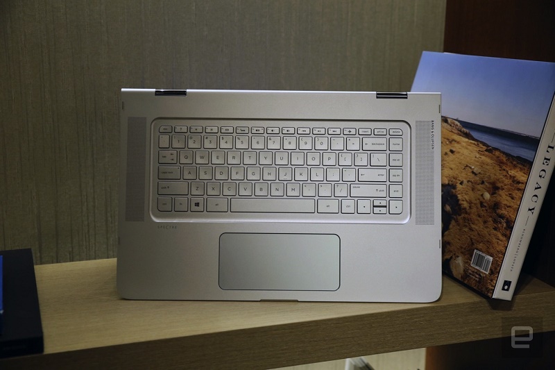گالری عکس CES 2016: نوت‌بوک رده بالای اسپکتر x360 با صفحه‌نمایش 4K