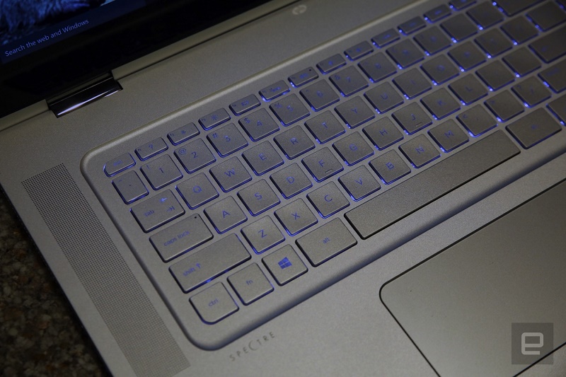 گالری عکس CES 2016: نوت‌بوک رده بالای اسپکتر x360 با صفحه‌نمایش 4K