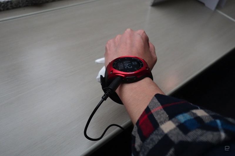 CES 2016: اولین ساعت هوشمند کاسیو + گالری عکس