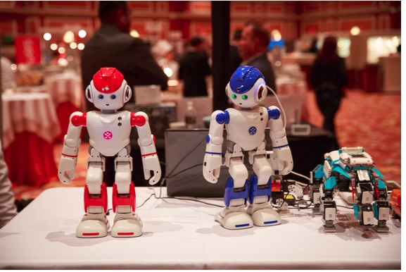 CES 2016: این روبات همه کارهای خانه شما را انجام می‌دهد + تصویر