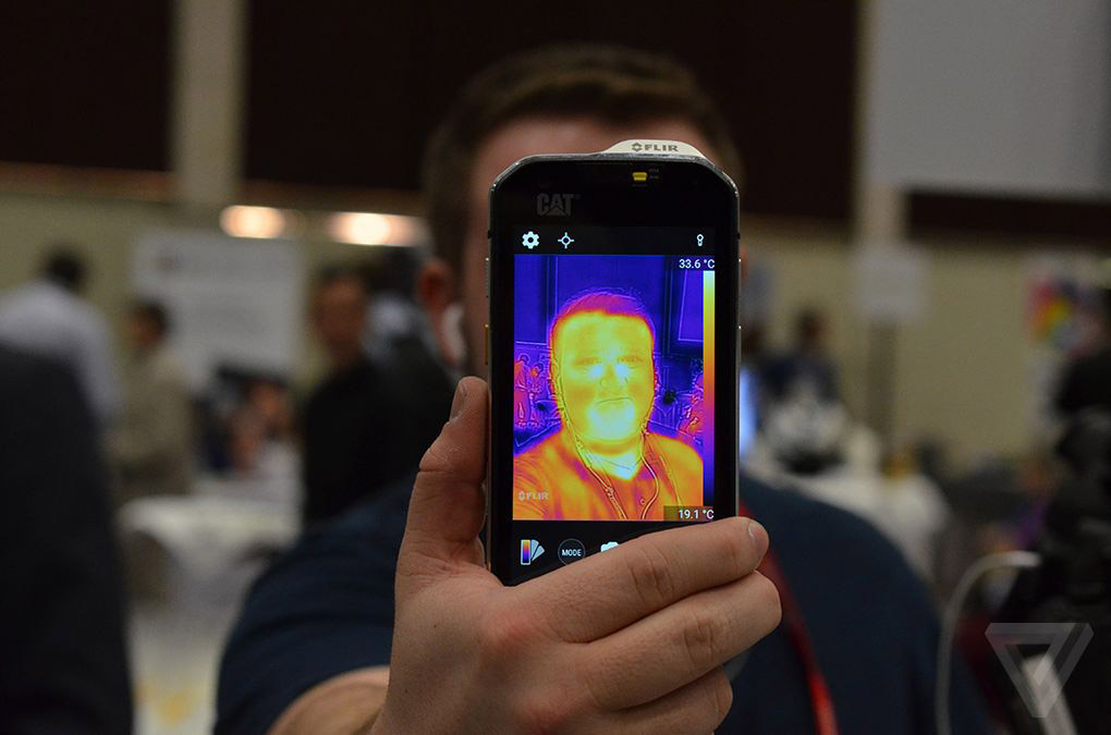 گالری عکس: اولین گوشی جهان با دوربین حرارتی