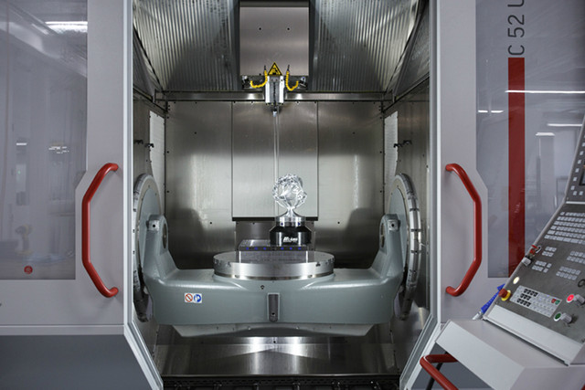 به آزمایشگاه سختافزاری مخوف ۴۰۴ فیسبوک خوش آمدید + گالری عکس