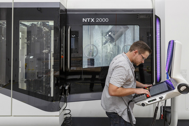 به آزمایشگاه سختافزاری مخوف ۴۰۴ فیسبوک خوش آمدید + گالری عکس