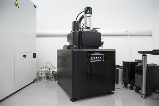 به آزمایشگاه سختافزاری مخوف ۴۰۴ فیسبوک خوش آمدید + گالری عکس