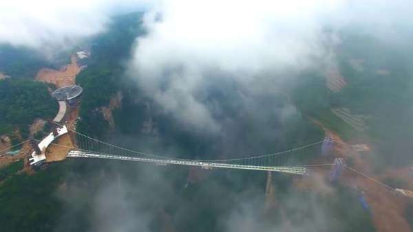 گالری عکس: ترسناک‌ترین پل شیشه‌ای جهان 