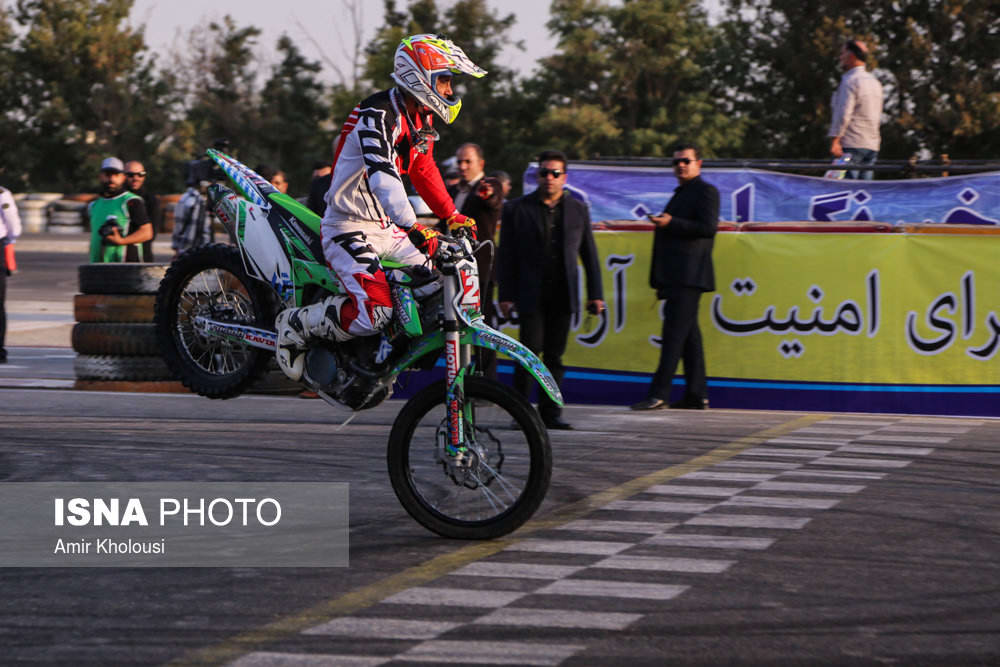 گالری عکس: تصاویر ششمین دوره مسابقات موتورسواری سرعت تهران