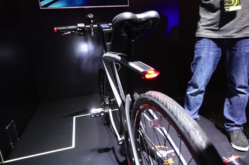 گالری عکس: دوچرخه الکتریکی متصل به اینترنت با صفحهنمایش اندرویدی