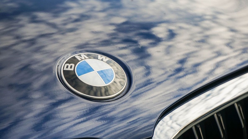 بی‌ام‌و جدیدترین سیستم شارژ بی‌سیم خودروها را رونمایی می‌کند + عکس