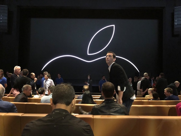 اپل در کنفرانس امسال از اپل واچ 4 با قابلیت‌های منحصر به فرد رونمایی کرد + گالری عکس