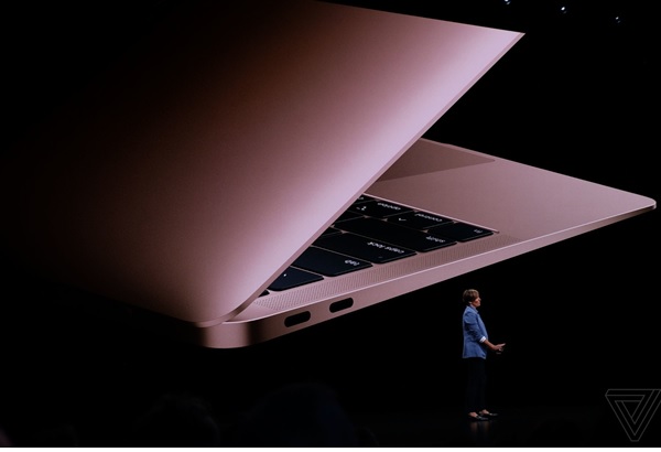 اپل از آی‌پاد پرو و مک‌بوک‌های جدیدخود رونمایی کرد + گالری عکس