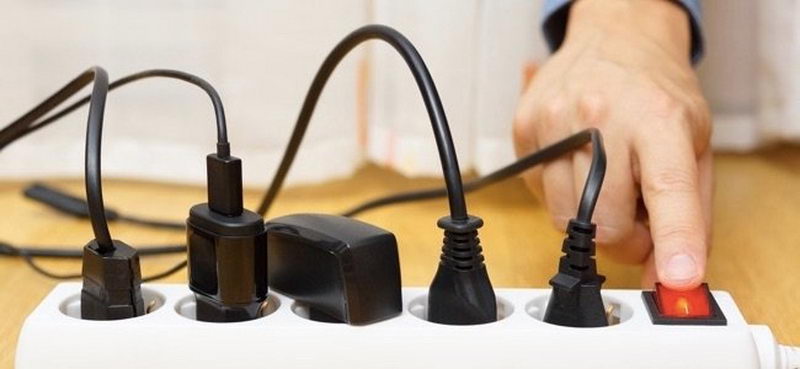آیا شارژرها در هنگام خاموشی دستگاه‌ها برق مصرف می‌کنند؟