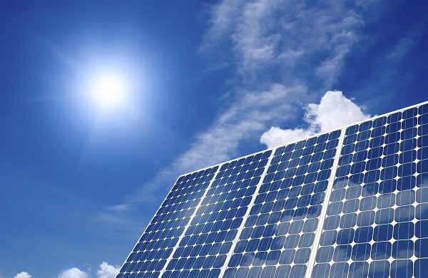 پنل‌های خورشیدی برای استان البرز برق تولید می‌کنند