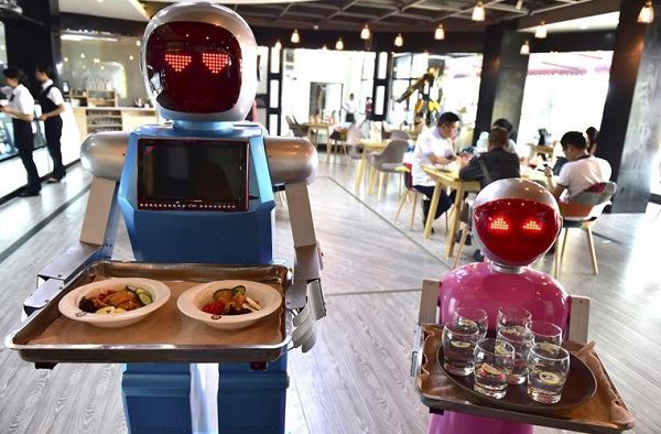 نسخه ایرانی ربات پیشخدمت رستوران ساخته شد