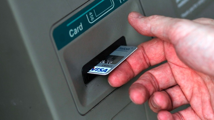 بدون کارت اعتباری از خودپردازهای بانک‌ها پول بگیرید