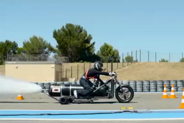 موتورسیکلتی که با آب و هوا به سرعت باورنکردنی می‌رسد + ویدیو