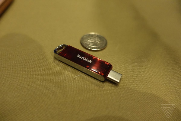 سن‌دیسک کوچکترین فلش درایو 1 ترابایتی دنیا را در CES به نمایش گذاشت