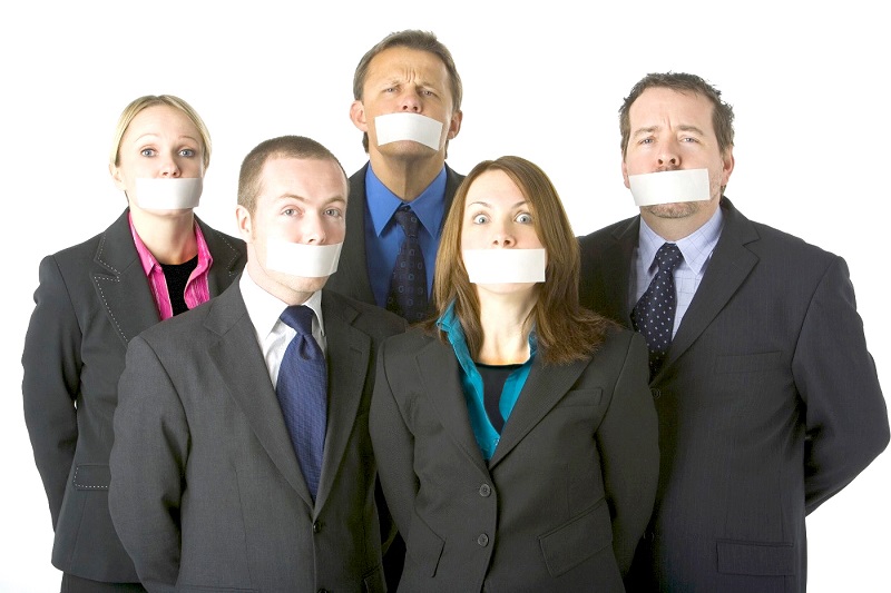 سکوت سازمانی چیست، چرا کارمندان با سازمان خود صحبت نمی‌کنند؟