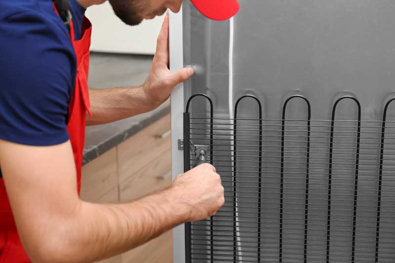 آموزش تمیز کردن کندانسور یخچال برای بهبود عملکرد و کاهش مصرف برق