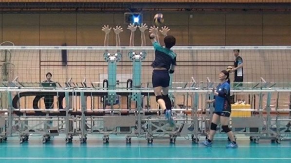 تیم ملی ژاپن با روبات‌ها والیبال بازی کردند