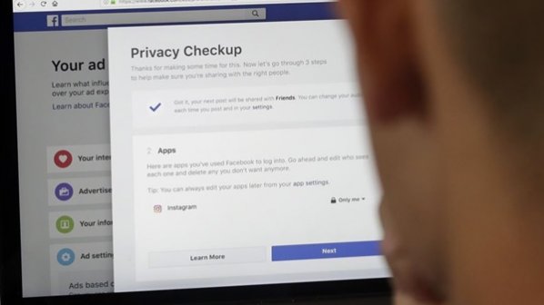 5 تنظیم پنهان فیسبوک که همین حالا باید آن‌ها را تغییر دهید