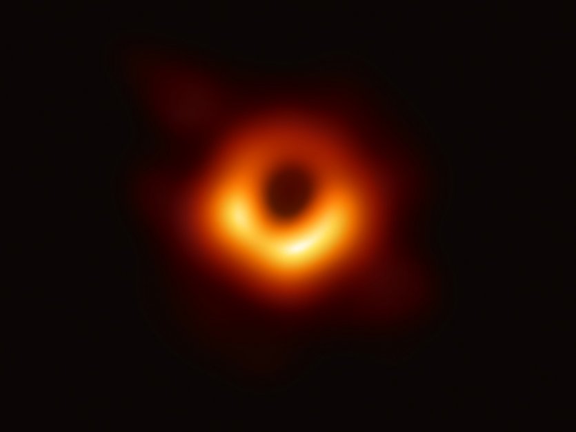 اولین سیاهچاله‌ عکاسی شده 