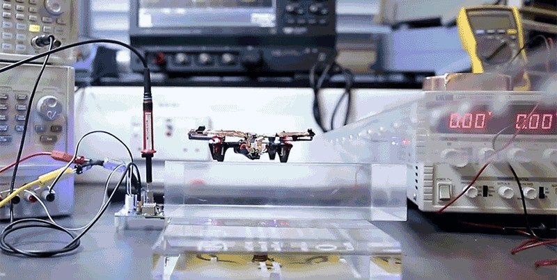 ویدیو: دِرون سبک‌وزنی که بدون باتری پرواز می‌کند