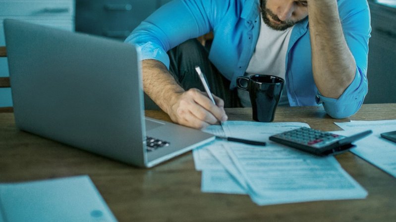 ۱۲ نشانهای که میگویند کسبوکار ما پولخوری دارد + راهحل