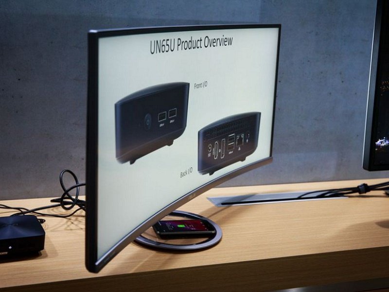 مانیتور خمیدهای که به طور بیسیم گوشی شما را شارژ میکند