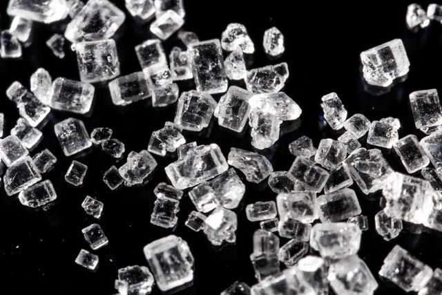 تبدیل کریستالهای ساده به ذرات شفاف با استفاده از اشعه لیزر