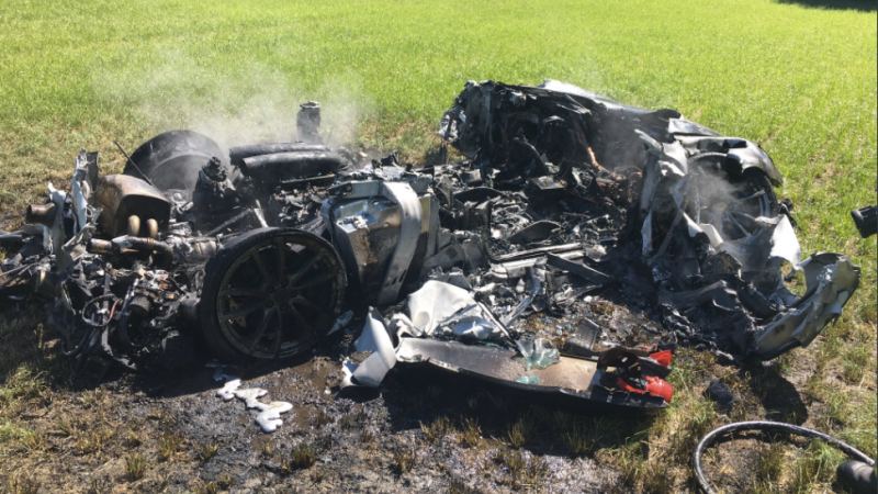 فراری 288 هزار دلاری F430 یک ساعت بعد از تحویل در آتش سوخت