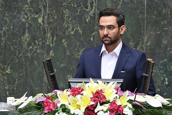 آذری جهرمی: توسعه ارتباطات در روستاها از اولویت های وزارت ارتباطات