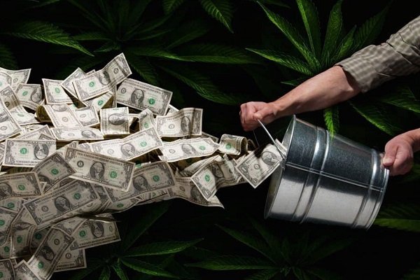 دلار به قیمت 4200 تومان برای همه گروه‌ها 