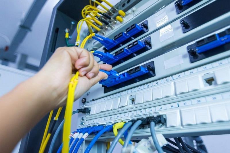 راهنمای نصب و راهاندازی شبکههای کامپیوتری | کابلکشی برای کسبوکارهای کوچک