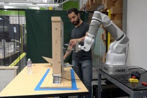 روبات‌ها به یکدیگر مهارت‌های جدید را یاد می‌دهند