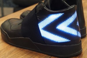 کفشی با نمایشگر LED گام‌های شما را به گرافیک تبدیل می‌کند