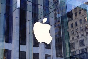 آیا اپل تحت تاثیر ترامپ آیفون‌هایش را در امریکا می‌سازد؟