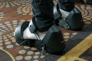تماشا کنید: کفش‌های ویژه واقعیت مجازی در CES 2017 