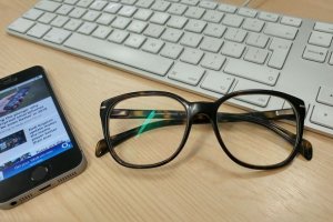 آیا عینک AR اپل در کنار آیفون 8 رونمایی می‌شود؟