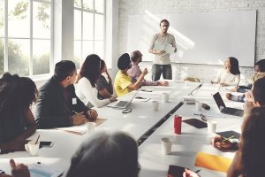 ۵  کار مؤثری که مدیران بزرگ در جلسات کاری خود انجام می‌دهند