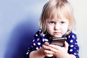 چگونه از گوشی و تبلت خود در مقابل کودکان محافظت کنید؟