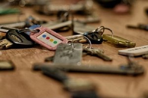 برای افزایش امنیت گوگل اکانت خود یک آدرس ایمیل و شماره تلفن بازیابی اضافه کنید
