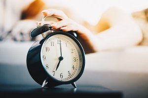  8 کاری که باید بعد از بیدار شدن از خواب انجام دهید