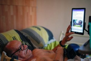 اتانازی مرد فرانسوی در جهان بی‌مرز تکنولوژی - شهر فیس‌بوک